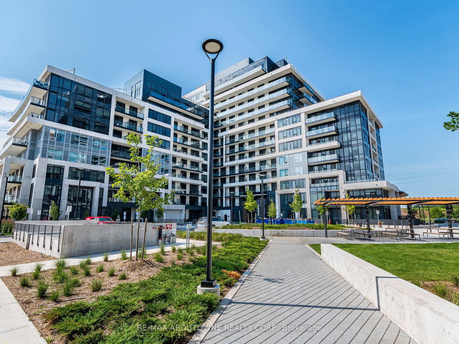 3200-william-coltson-avenue-oakville-ontario-w12950618