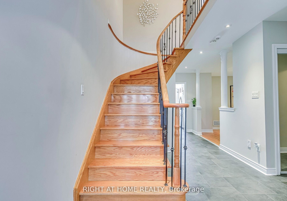 814-brass-winds-place-mississauga-ontario-w12950684