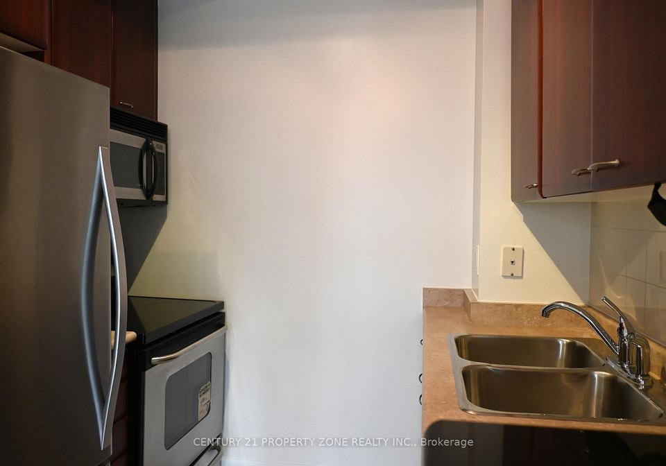 220-burnhamthorpe-road-w-mississauga-ontario-w12951714