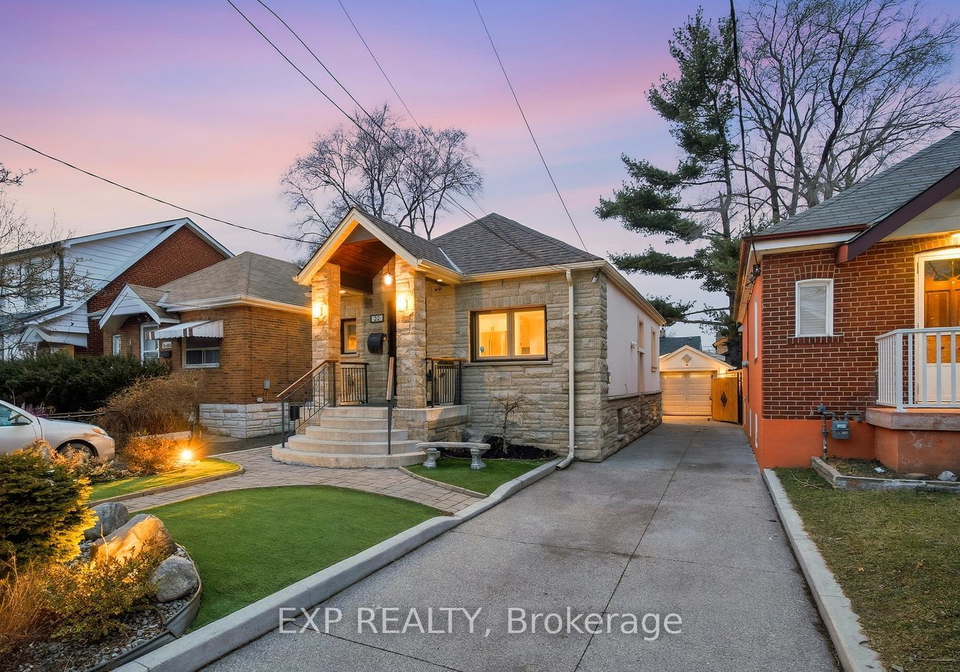 32-victoria-boulevard-north-york-ontario-w12952534