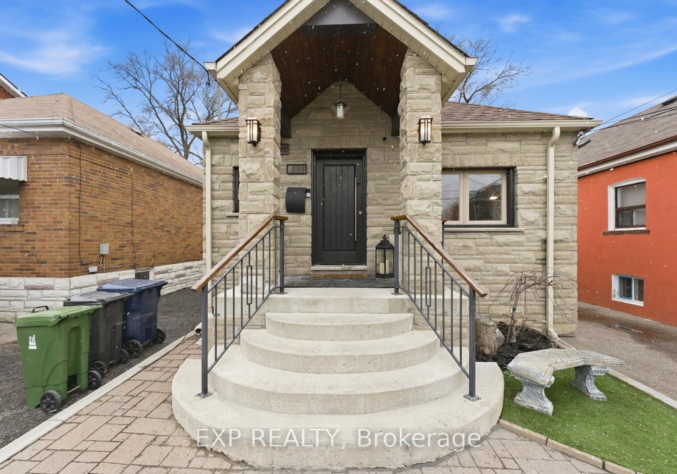 32-victoria-boulevard-north-york-ontario-w12952534