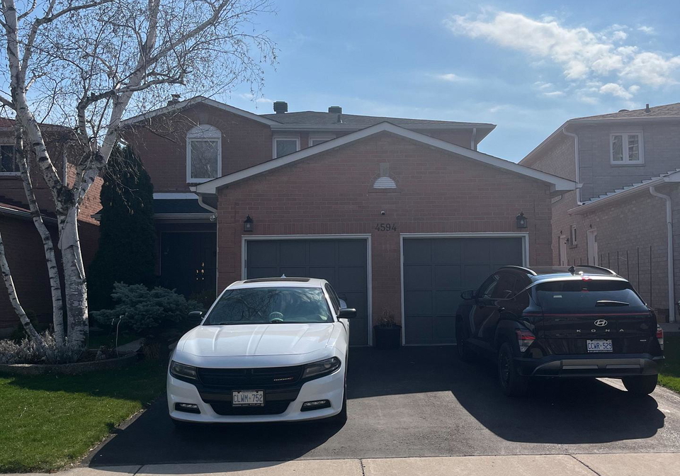 4594-bismark-crescent-mississauga-ontario-w12952682