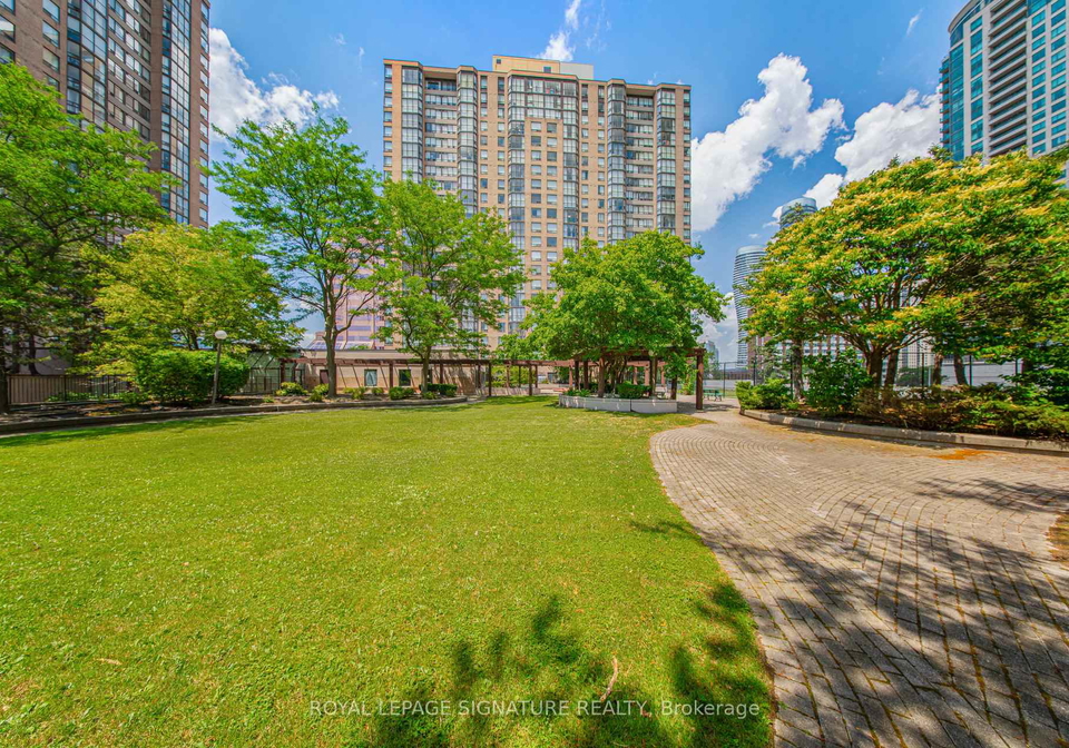265-enfield-place-mississauga-ontario-w12952918