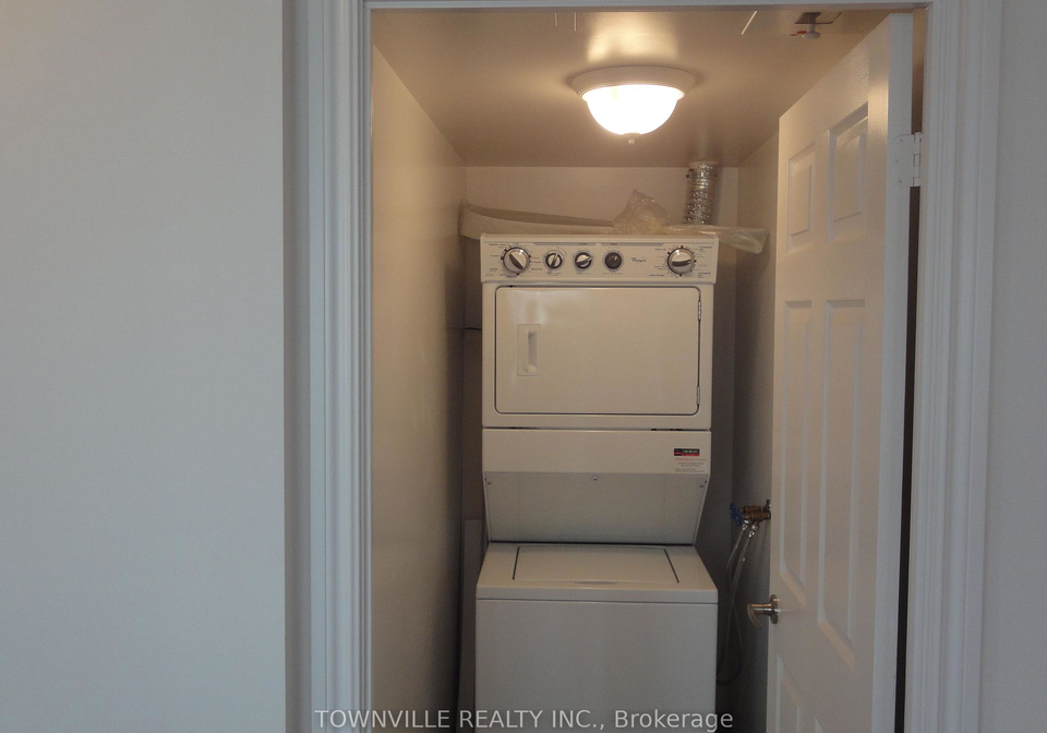 310-burnhamthorpe-road-w-mississauga-ontario-w12953178