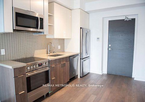 33-shore-breeze-drive-etobicoke-ontario-w12954260