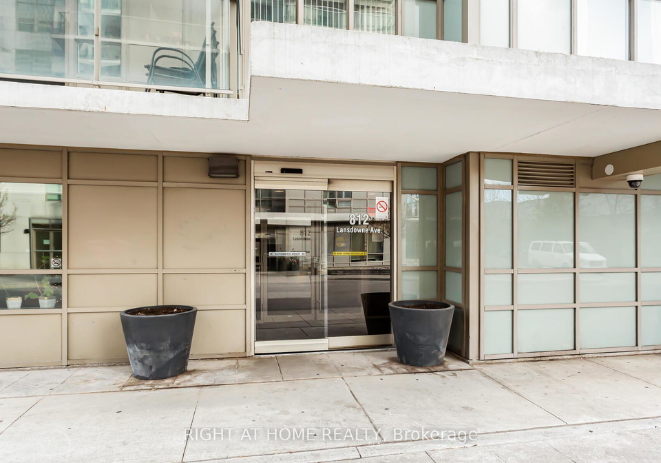 812-lansdowne-avenue-toronto-ontario-w12956570