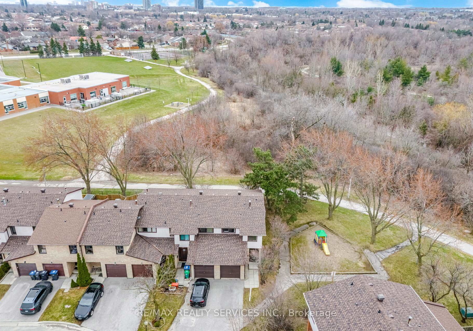 dawson-crescent-brampton-ontario-w12956846