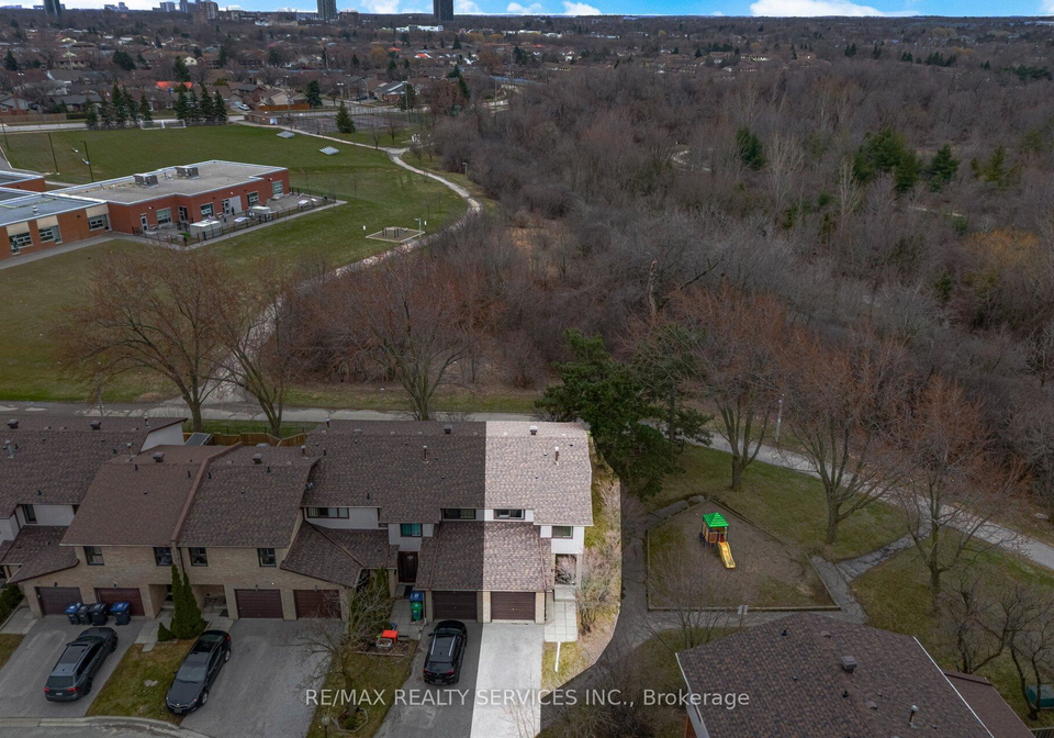 dawson-crescent-brampton-ontario-w12956846