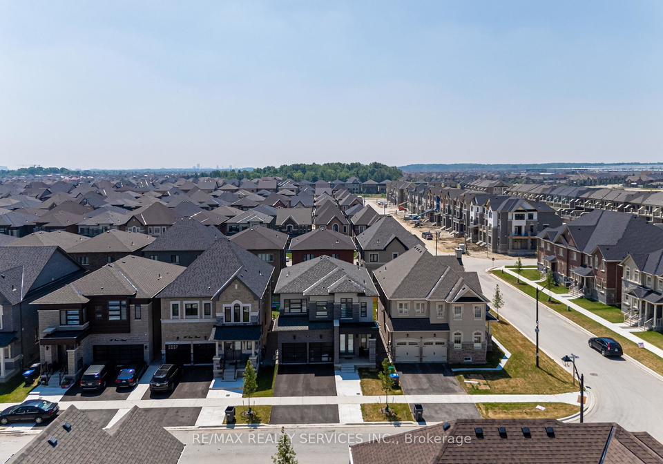 40-icon-street-brampton-ontario-w12958942