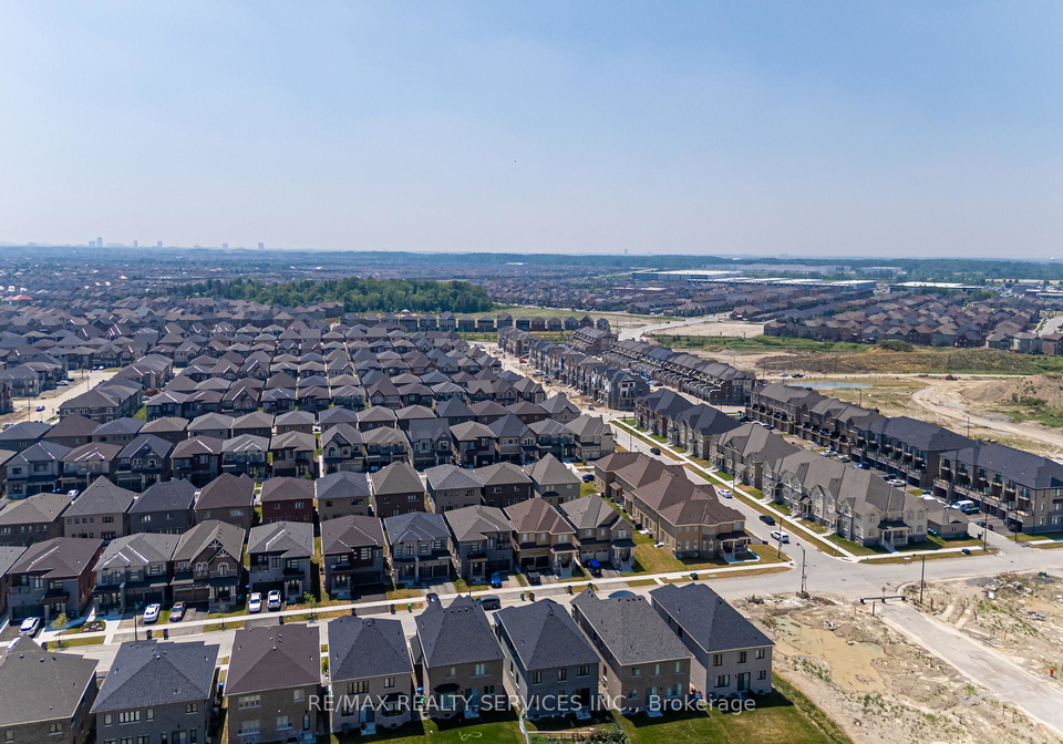 40-icon-street-brampton-ontario-w12958942