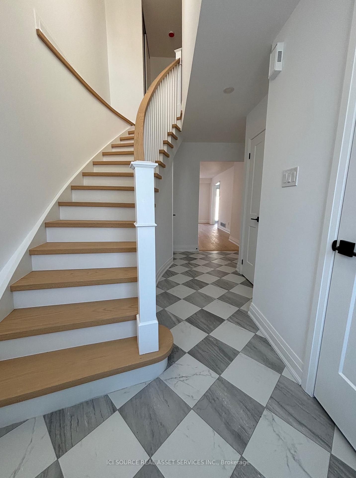 851-sweetwater-crescent-mississauga-ontario-w12960380
