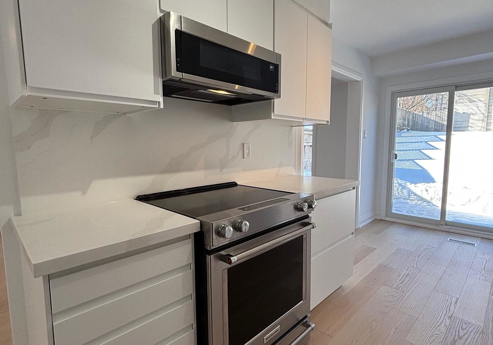 851-sweetwater-crescent-mississauga-ontario-w12960380