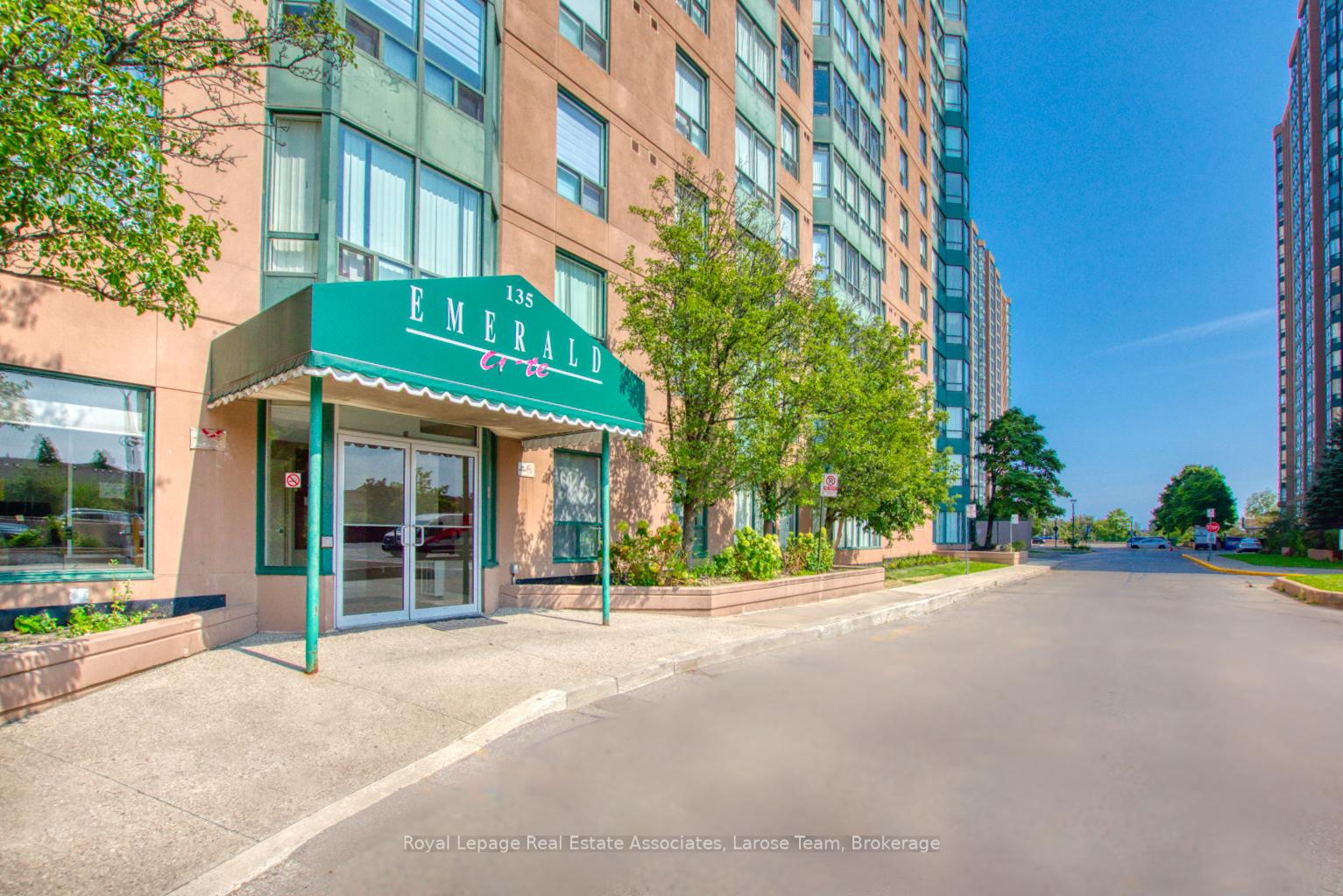 135-hillcrest-avenue-mississauga-ontario-w12960516