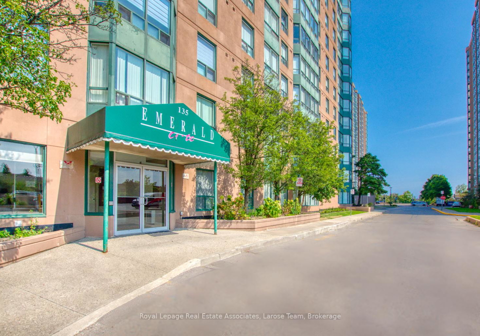 135-hillcrest-avenue-mississauga-ontario-w12960516