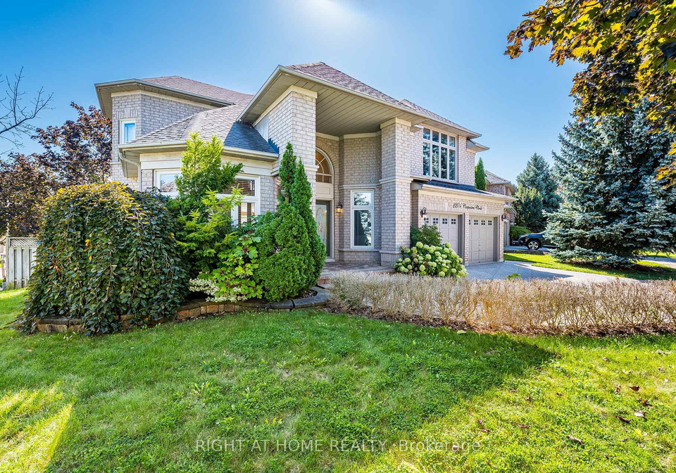 2204-carpenters-circle-oakville-ontario-w12962270