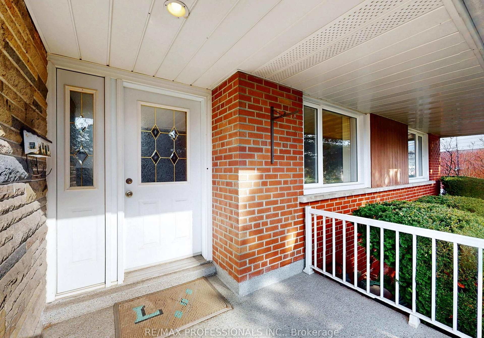 1579-liveoak-drive-n-mississauga-ontario-w12962896