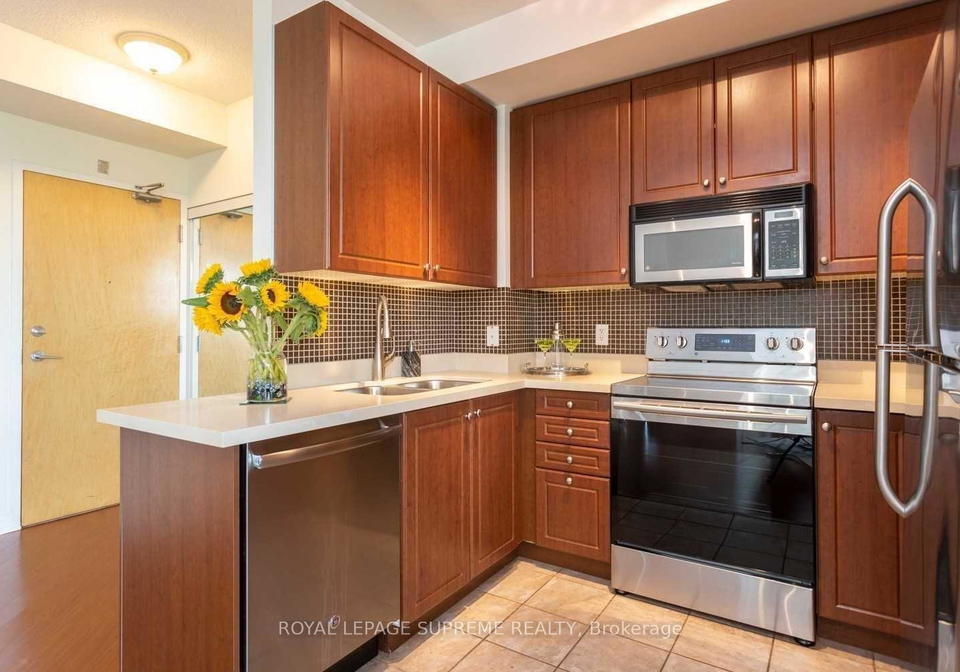 220-burnhamthorpe-road-w-mississauga-ontario-w12965208