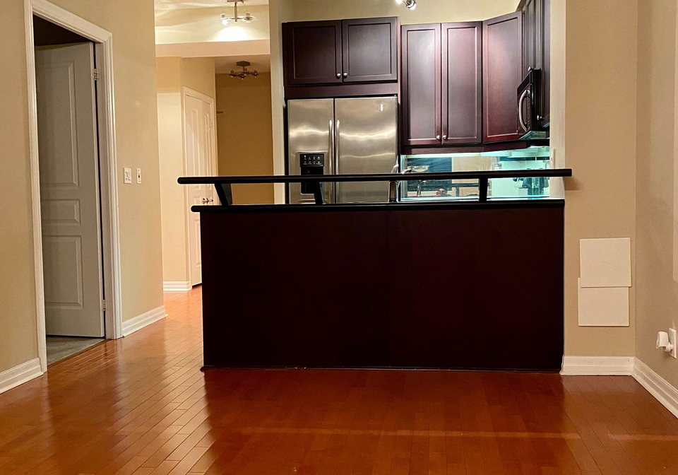 220-burnhamthorpe-road-w-mississauga-ontario-w12966636
