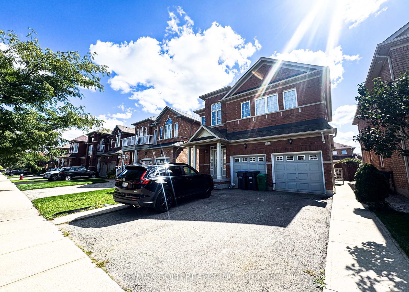 9-hybrid-street-brampton-ontario-w12966964