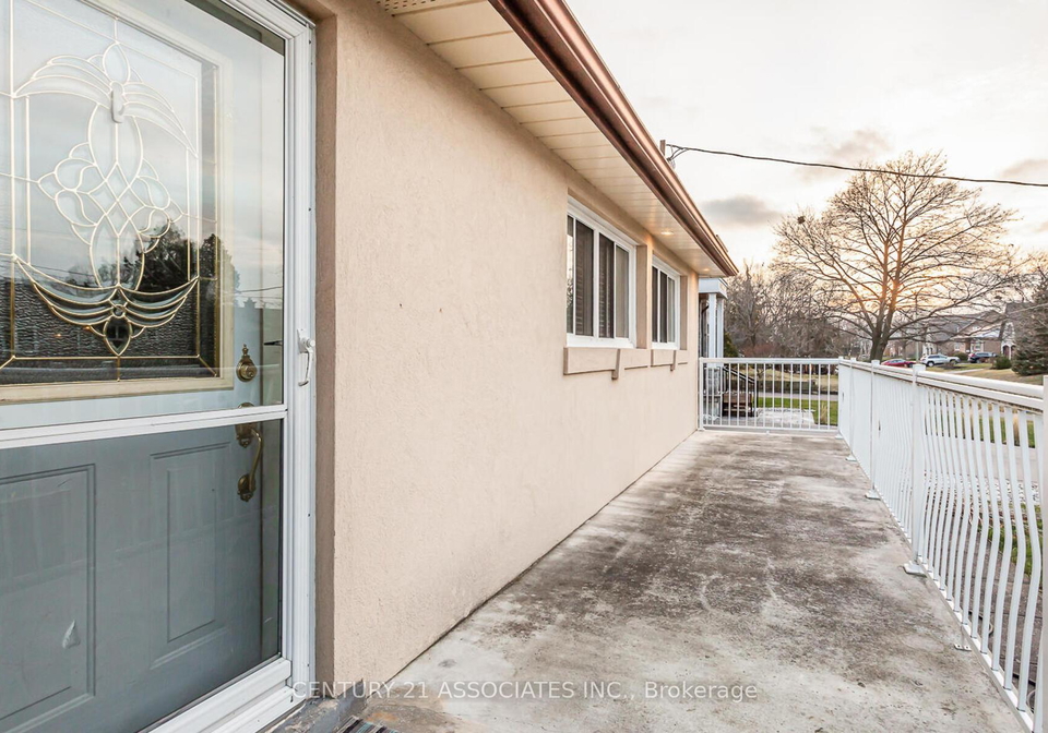 1338-waverly-avenue-oakville-ontario-w12968348