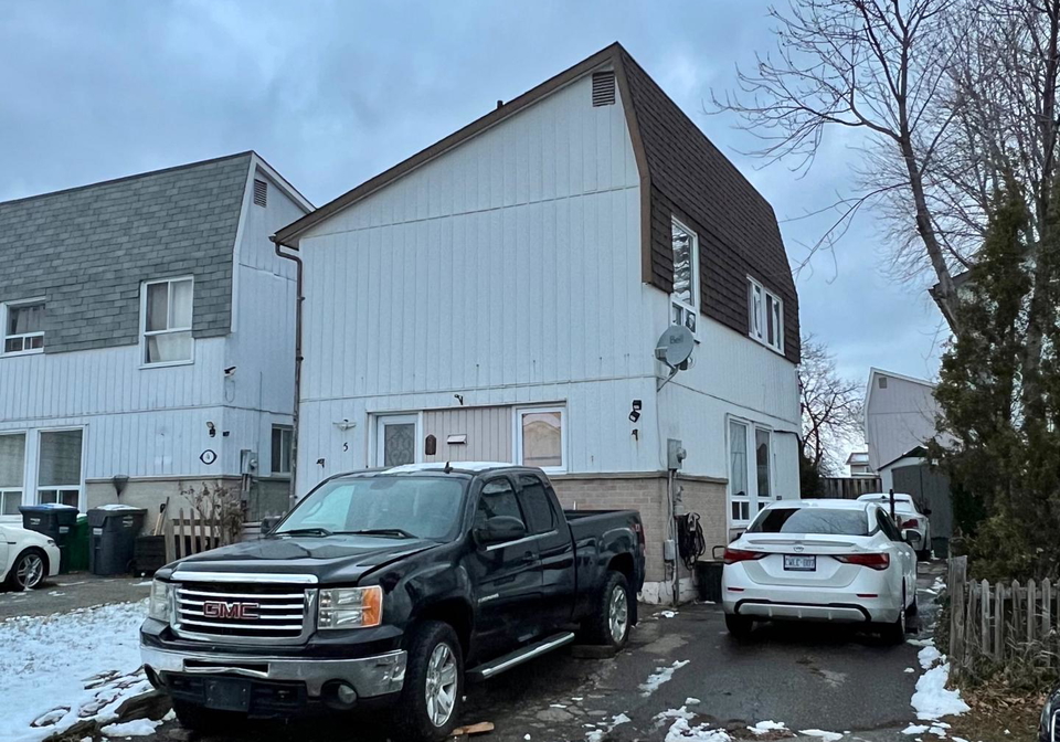 5-glencairn-square-brampton-ontario-w12968390