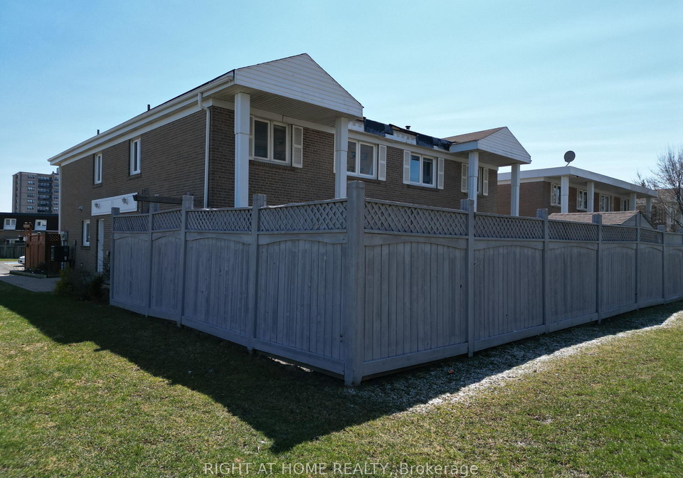 270-town-house-crescent-brampton-ontario-w12968392