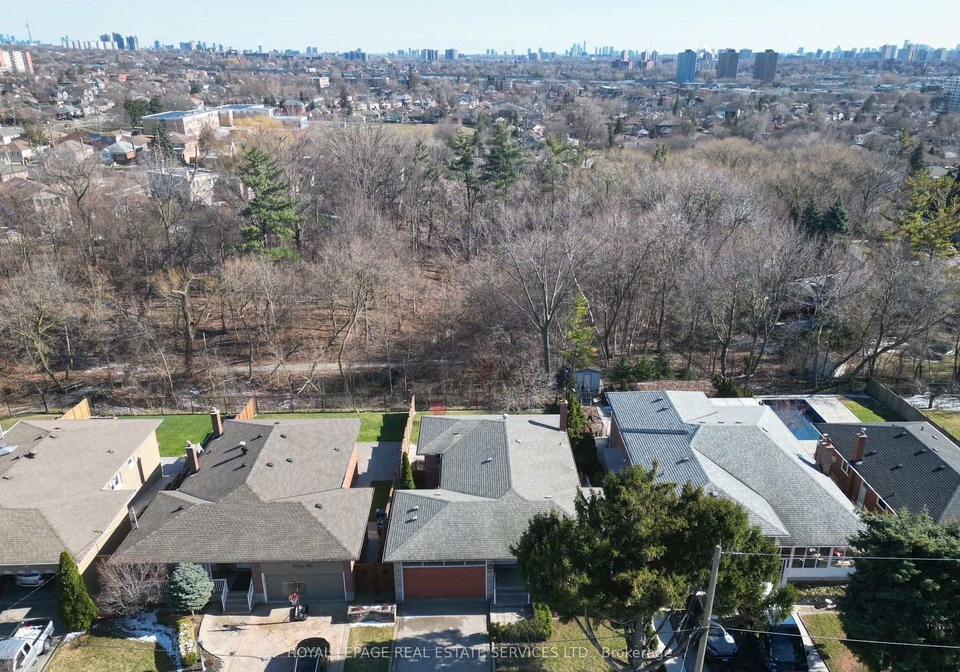 27-peacham-crescent-york-ontario-w12968560
