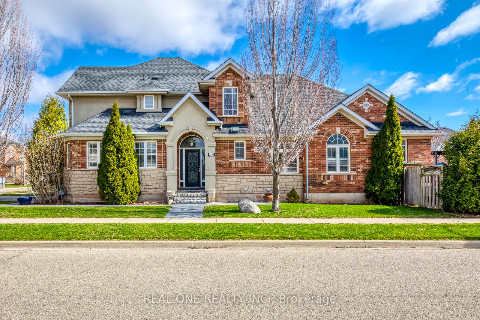 2363-parkglen-avenue-oakville-ontario-w12969814