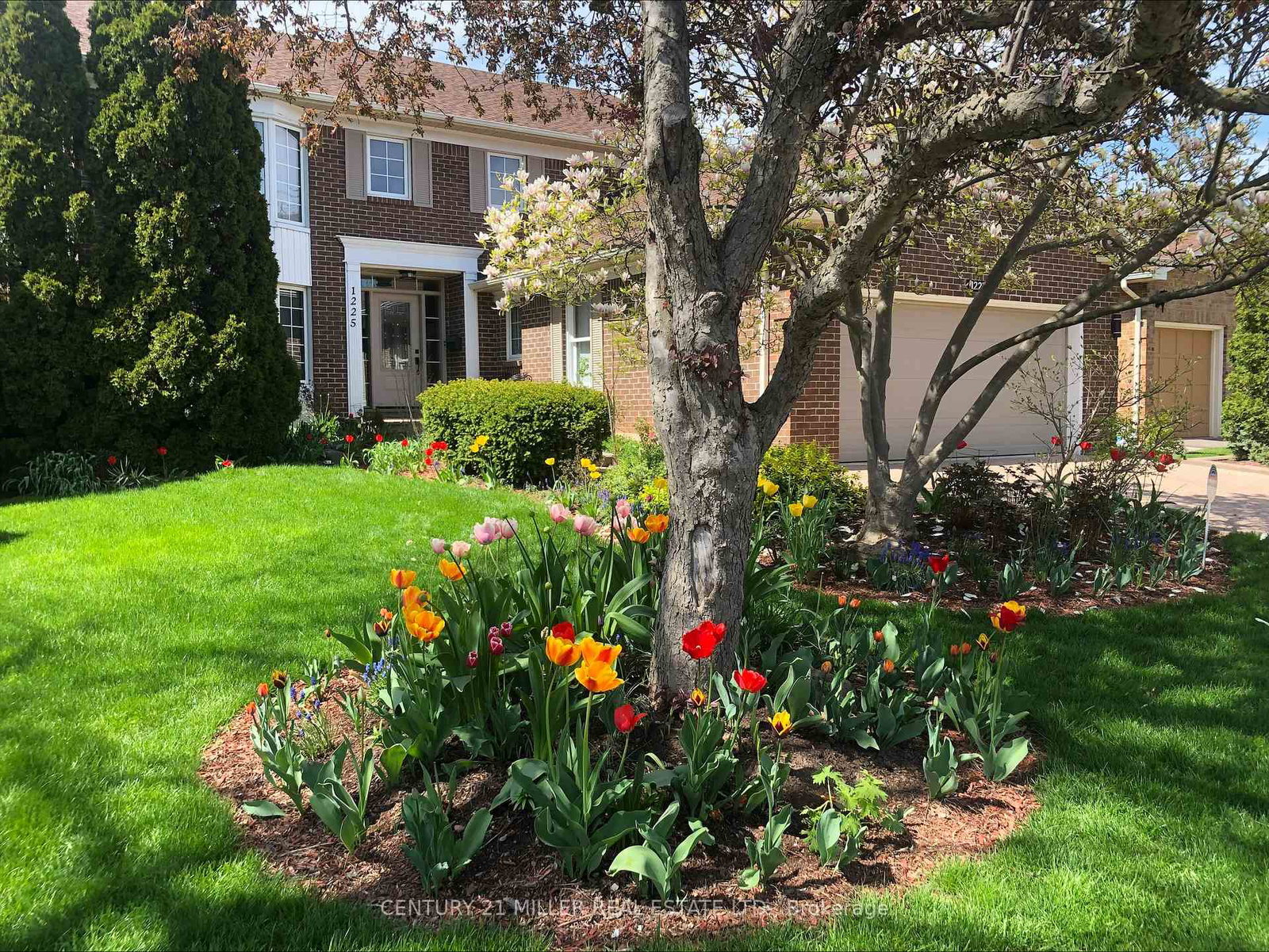 1225-old-post-drive-oakville-ontario-w12971234