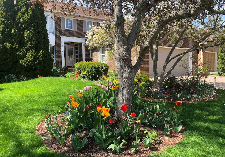 1225-old-post-drive-oakville-ontario-w12971234