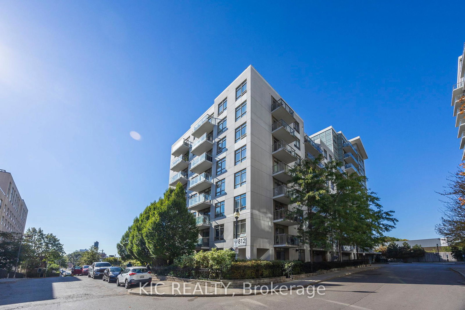 812-lansdowne-avenue-toronto-ontario-w12971904
