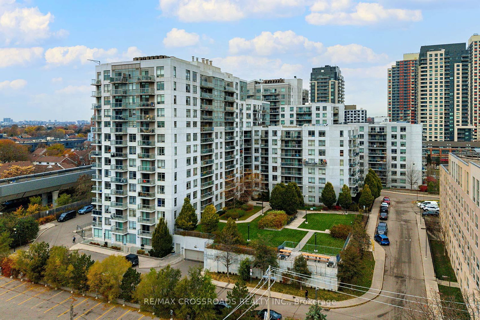 812-lansdowne-avenue-toronto-ontario-w12972660