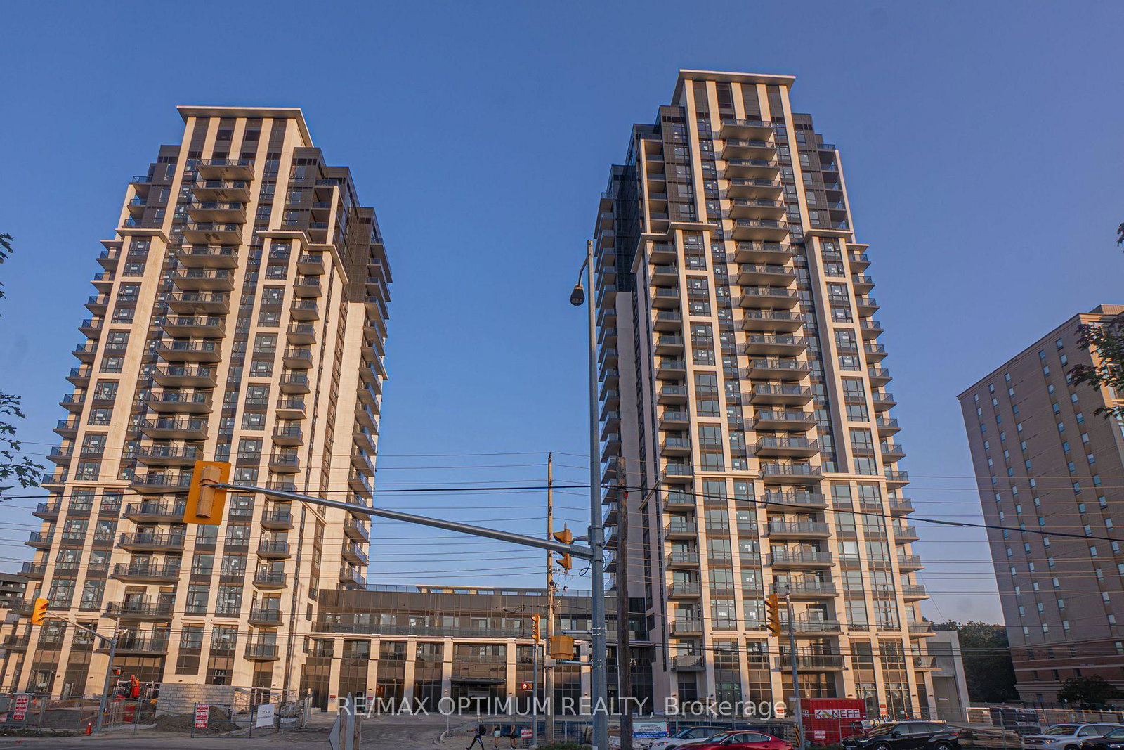 202-burnhamthorpe-road-e-mississauga-ontario-w12972846