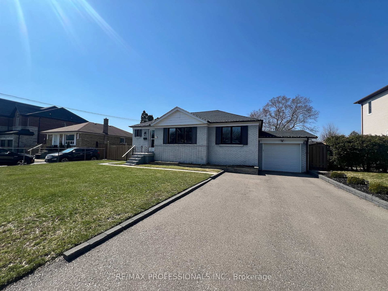 2504-donnavale-drive-mississauga-ontario-w12974148