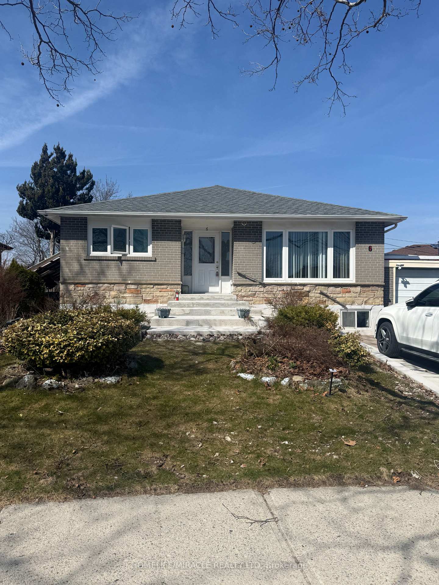 6-strathavon-drive-etobicoke-ontario-w12974238