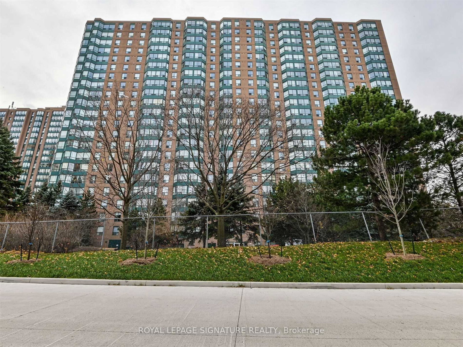 135-hillcrest-avenue-mississauga-ontario-w12975136