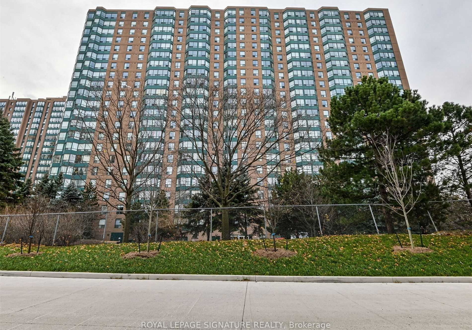 135-hillcrest-avenue-mississauga-ontario-w12975136