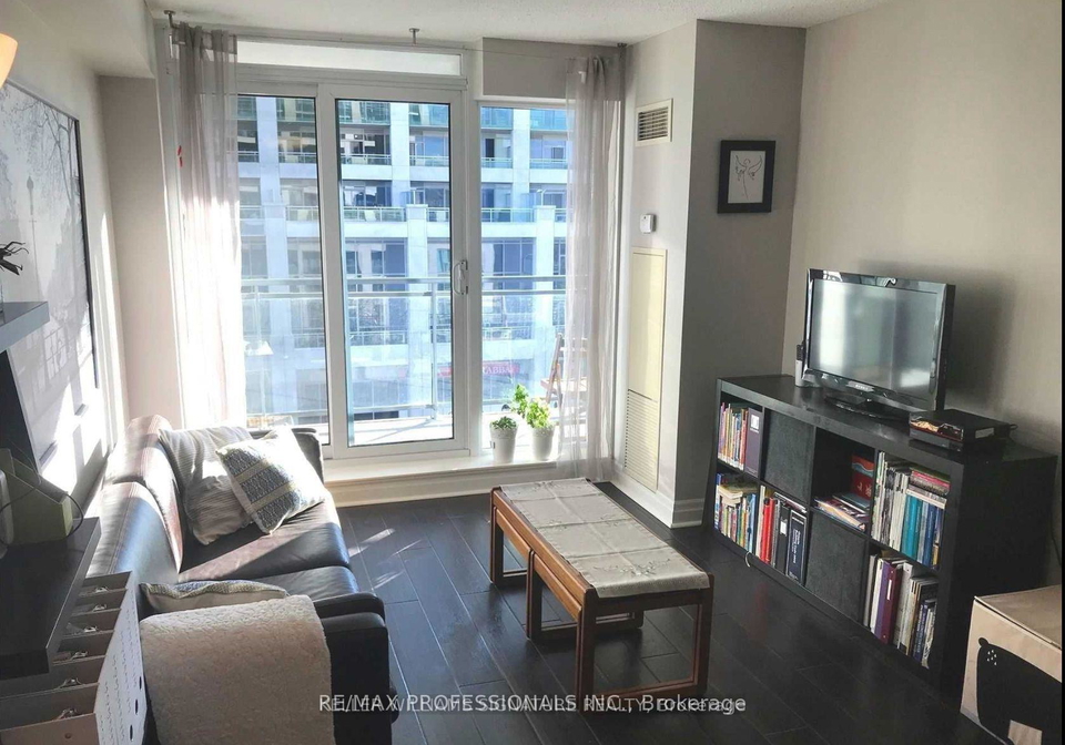 2121-lake-shore-boulevard-w-etobicoke-ontario-w12975428