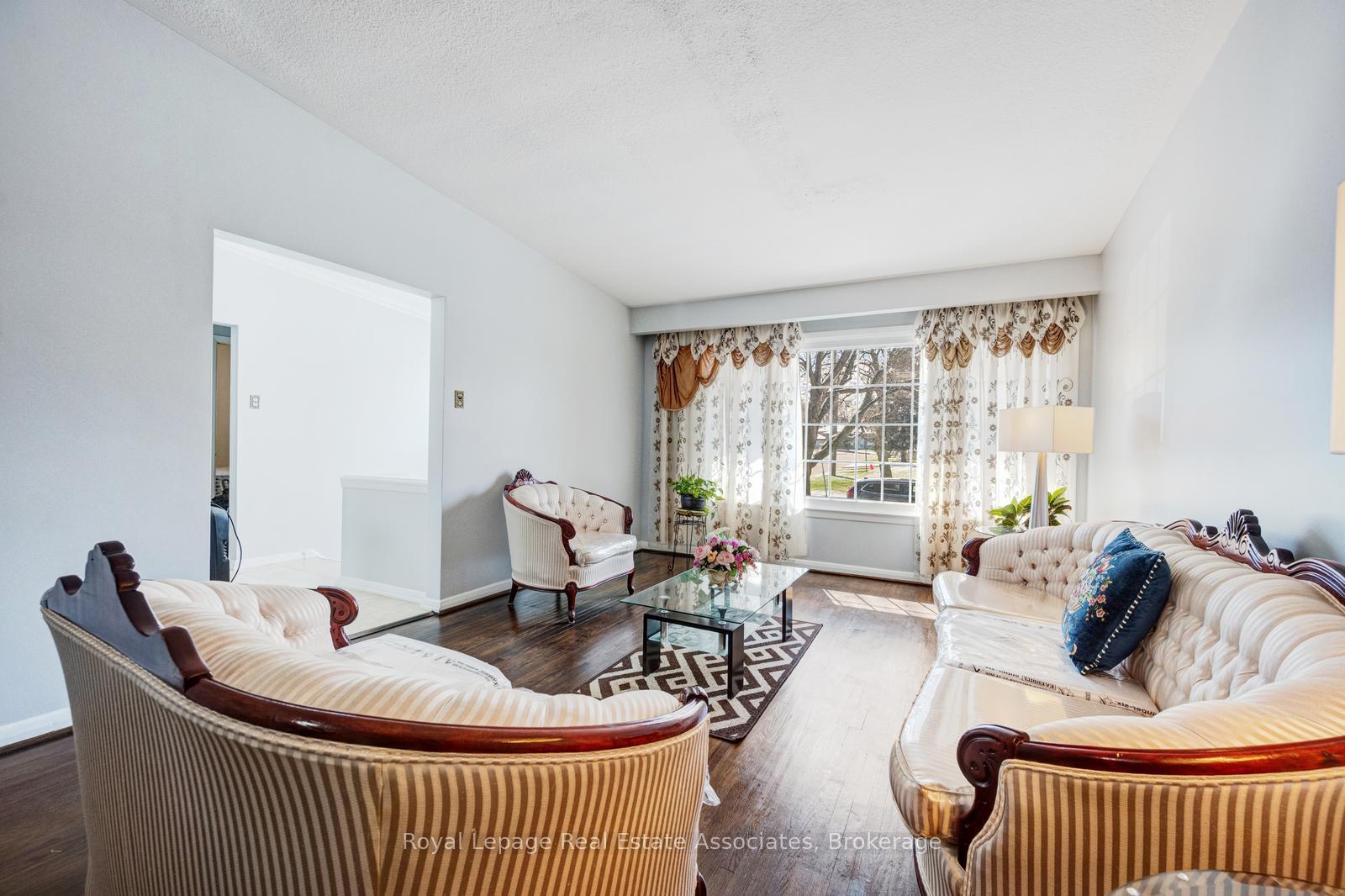 8-caulfield-road-etobicoke-ontario-w12975512