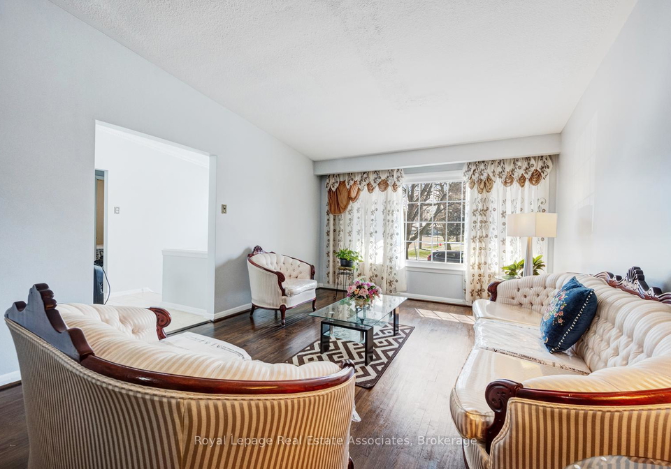8-caulfield-road-etobicoke-ontario-w12975512