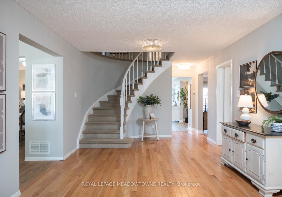284-randall-crescent-milton-ontario-w12976484