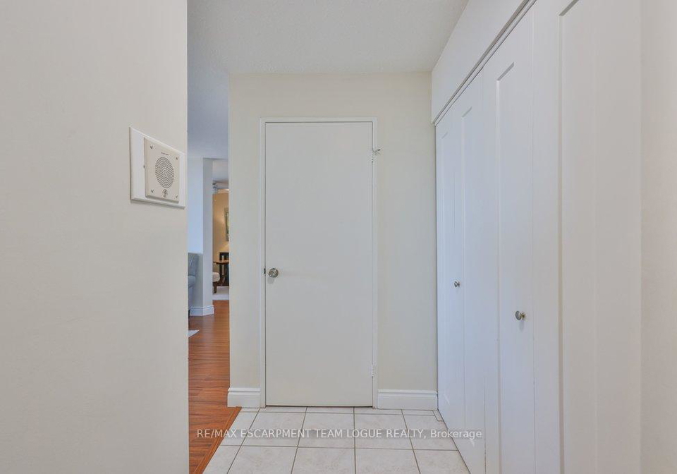 2055-upper-middle-road-burlington-ontario-w12978778