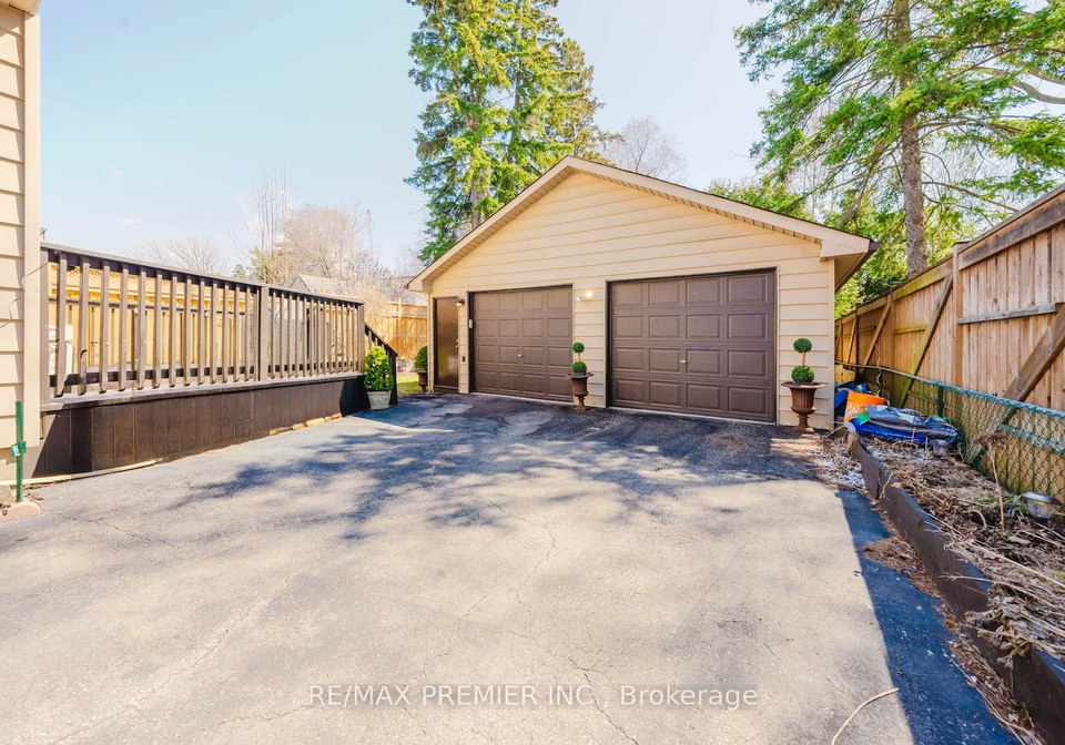 23-lippincott-street-w-north-york-ontario-w12978940