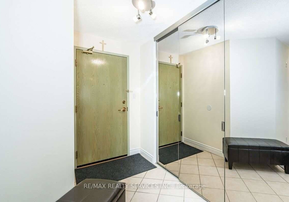 10-dayspring-circle-brampton-ontario-w12979270