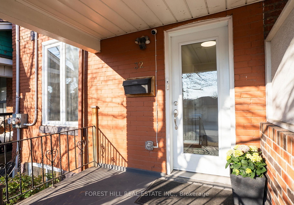 32-castleton-avenue-toronto-ontario-w12979668