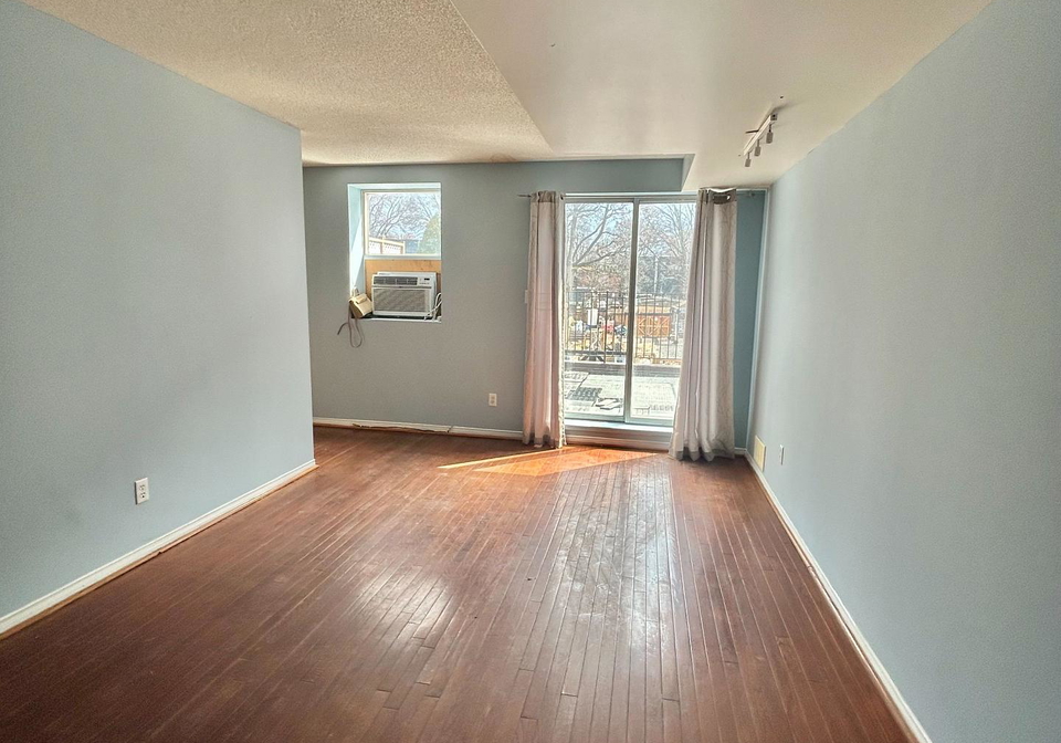 1289-queen-street-w-toronto-ontario-w12979736