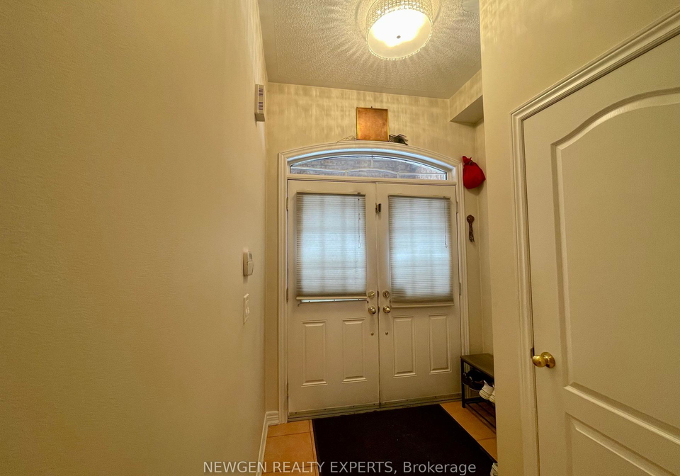 42-crystalview-crescent-brampton-ontario-w12979942