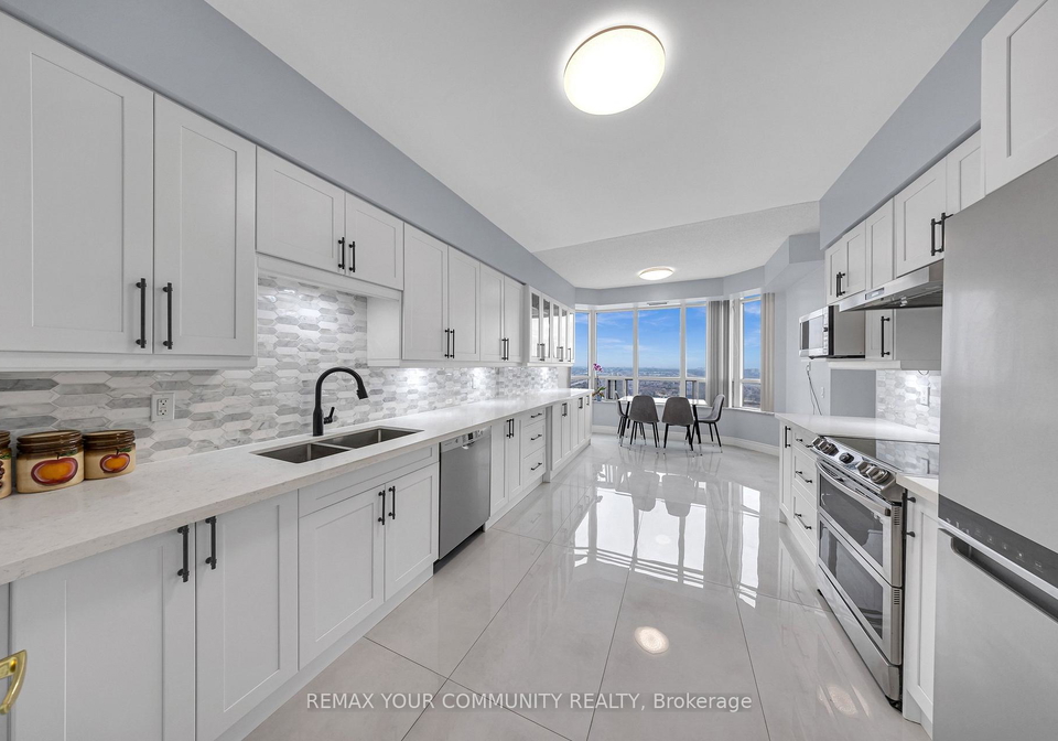 35-kingsbridge-garden-circle-mississauga-ontario-w12980214