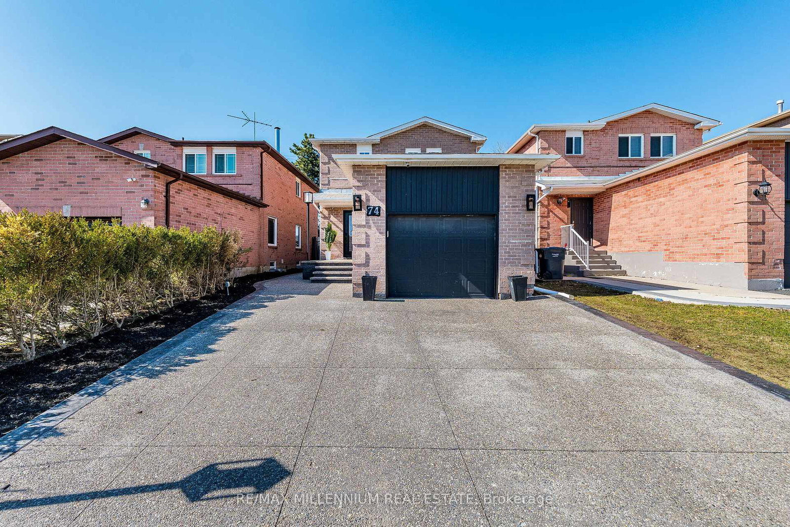 74-atkins-circle-brampton-ontario-w12980316