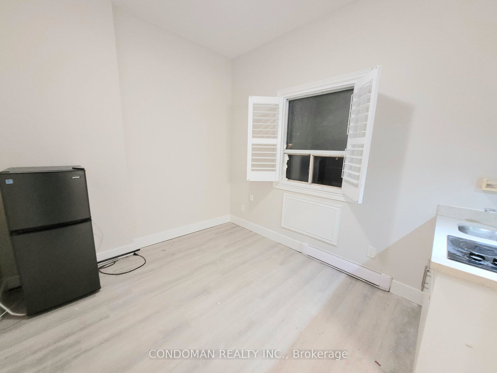 1371-king-street-w-toronto-ontario-w12980724